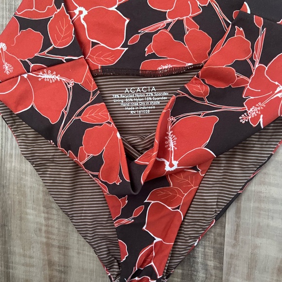 Acacia Swim Set, XL Baker Top & L Echo Bottom in Mid Pacific - Picture 5 of 8